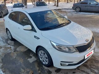 2015 Kia Rio III Рестайлинг, белый, 1100000 рублей, вид 2