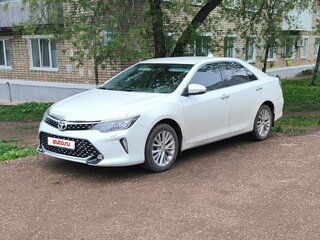 2015 Toyota Camry VII (XV50) Рестайлинг, белый, 2050000 рублей, вид 2