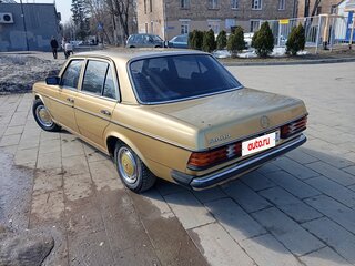 1977 Mercedes-Benz W123 200, золотистый, 430000 рублей, вид 3