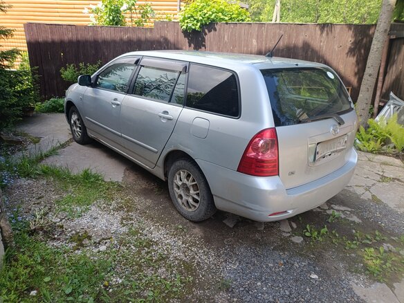 2005 Toyota Corolla Fielder IX (E120, E130) Рестайлинг, серебристый, 440000 рублей - вид 1