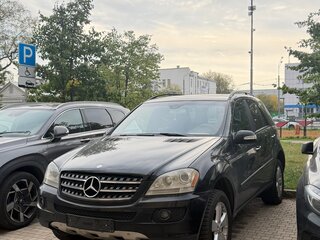 2005 Mercedes-Benz M-Класс 500 II (W164), чёрный, 884000 рублей, вид 1