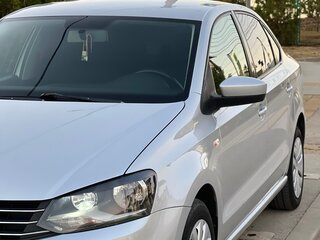 2018 Volkswagen Polo V Рестайлинг, серебристый, 920000 рублей, вид 2
