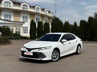 2018 Toyota Camry VIII (XV70), белый, 2900000 рублей, вид 1