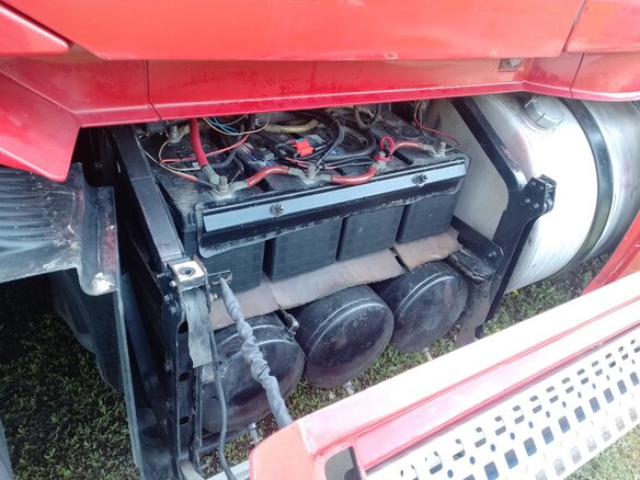 2003 Volvo VNL, красный, 5500000 рублей - вид 16