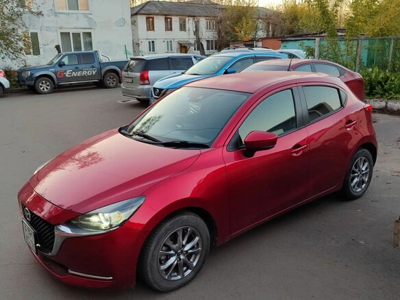 2020 Mazda 2 III (DJ) Рестайлинг, красный, 1400000 рублей