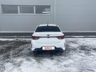2020 Kia Rio IV Рестайлинг, белый, 1690000 рублей, вид 4