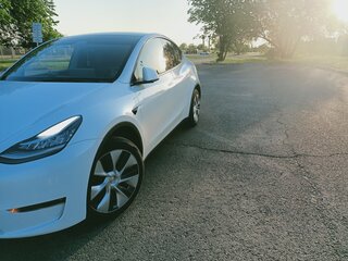 2023 Tesla Model Y Long Range I, белый, 5500000 рублей, вид 4