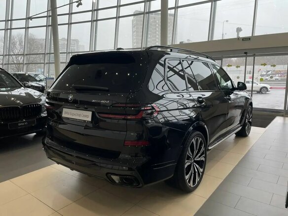 2026 BMW X7 40d I (G07) Рестайлинг, чёрный, 18990000 рублей - вид 4