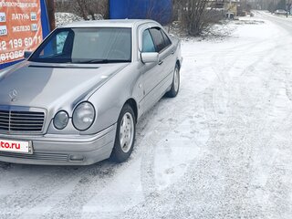 1998 Mercedes-Benz E-Класс 250 II (W210, S210), серебристый, 430000 рублей, вид 3