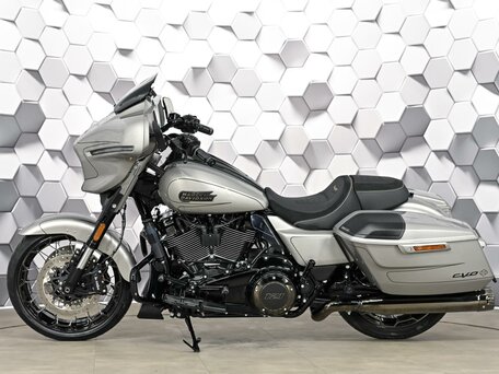 2023 Harley-Davidson CVO Street Glide, серый, 3899000 рублей, вид 4