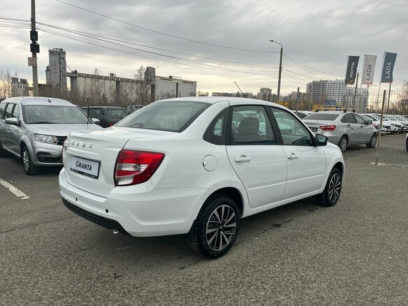 2026 Lada (ВАЗ) Granta I Рестайлинг, белый - вид 2