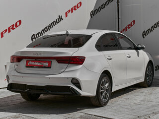 2021 Kia K3 II Рестайлинг, белый, 1840000 рублей, вид 4