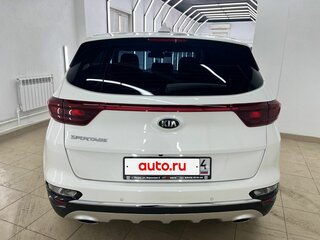 2021 Kia Sportage IV Рестайлинг, белый, 1997000 рублей, вид 4