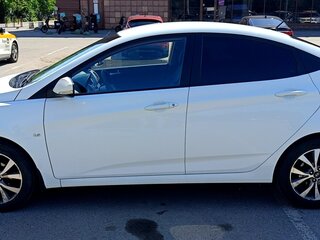2015 Hyundai Solaris I Рестайлинг, белый, 850000 рублей, вид 5