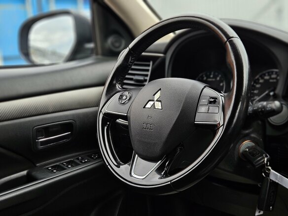 2017 Mitsubishi Outlander III Рестайлинг 2, чёрный, 1825000 рублей - вид 14