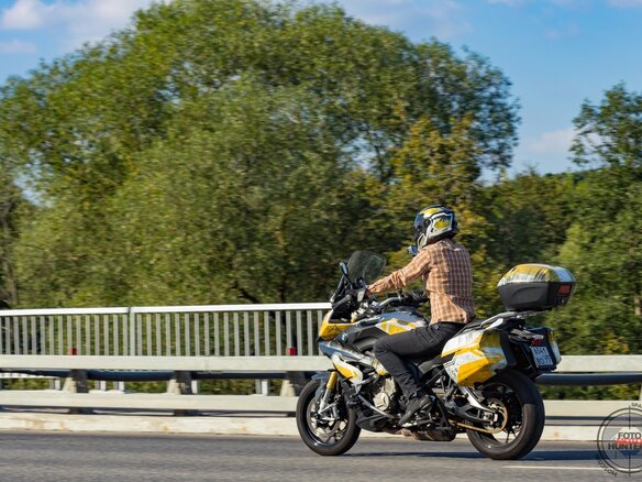2016 BMW S 1000 XR, серый, 1000000 рублей - вид 3