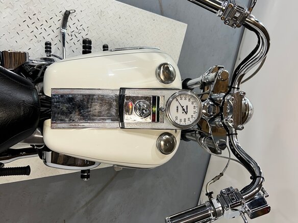 1980 Harley-Davidson Dyna Wide Glide, белый, 1500000 рублей - вид 29