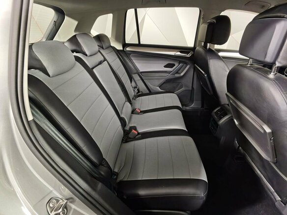 2020 Volkswagen Tiguan II, серебристый - вид 15