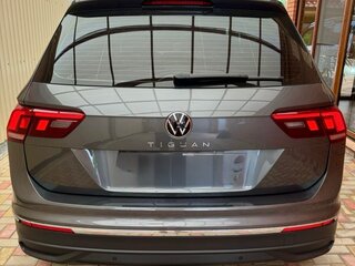2021 Volkswagen Tiguan II Рестайлинг, серый, 2600000 рублей, вид 5