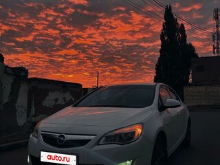 2012 Opel Astra J, белый, 700000 рублей, вид 2