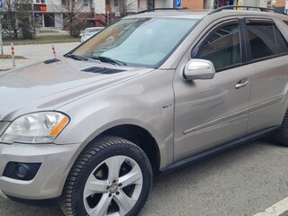 2009 Mercedes-Benz M-Класс 320 II (W164) Рестайлинг, серебристый, 1350000 рублей, вид 1
