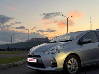 2014 Toyota Aqua I, серебристый, 900000 рублей, вид 1