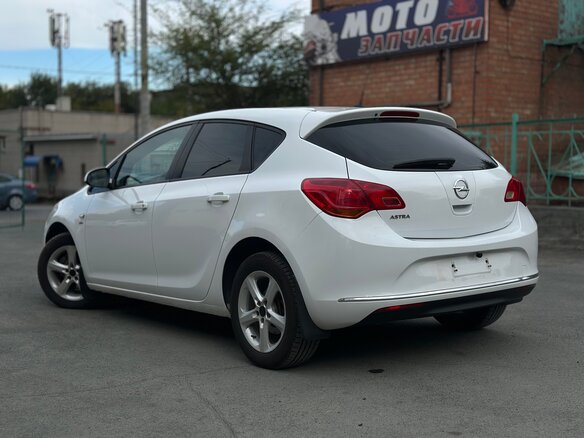 2013 Opel Astra J Рестайлинг, белый - вид 5