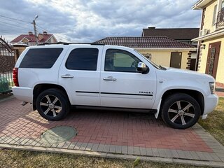 2012 Chevrolet Tahoe 6AT III, белый, 2000000 рублей, вид 2