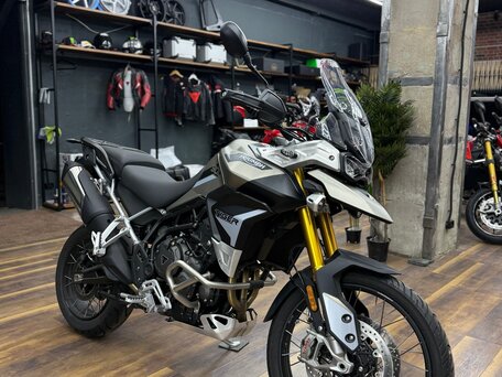 2023 Triumph Tiger 900, серебристый, 1770000 рублей, вид 2