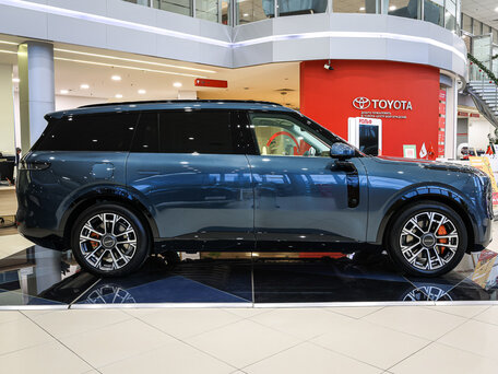 Lynk & Co 900
