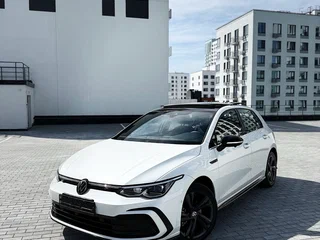 2023 Volkswagen Golf VIII, белый, 2250000 рублей, вид 2