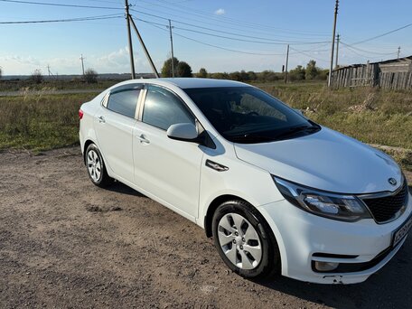2016 Kia Rio III Рестайлинг, белый, 950000 рублей, вид 2