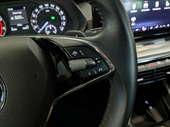 2021 Skoda Octavia IV (A8), белый, 2090000 рублей - вид 24