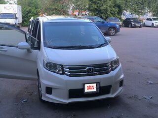 2011 Honda Freed I Рестайлинг, белый, 1050000 рублей, вид 3