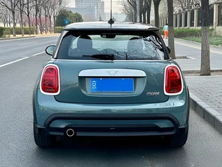 2023 Mini Hatch Cooper III (F55/F56) Рестайлинг 2, серый, 1970000 рублей, вид 5