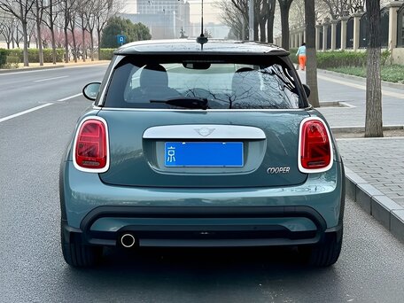 2023 Mini Hatch Cooper III (F55/F56) Рестайлинг 2, серый, 1970000 рублей, вид 5