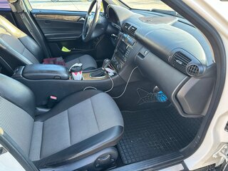 2004 Mercedes-Benz C-Класс 230 II (W203) Рестайлинг, белый, 850000 рублей, вид 5