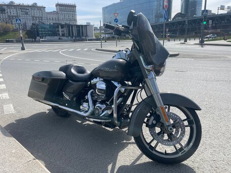 2014 Harley-Davidson Street Glide, серый, 1250000 рублей, вид 1