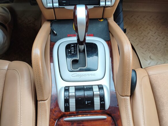 2009 Porsche Cayenne Diesel I Рестайлинг (957), коричневый, 1720000 рублей - вид 12