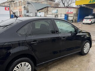 2016 Volkswagen Polo V Рестайлинг, чёрный, 1200000 рублей, вид 3
