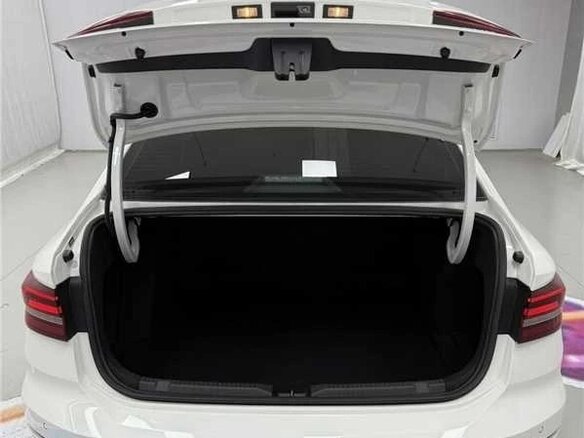 2022 Volkswagen Lavida III Рестайлинг, белый, 1450000 рублей - вид 17