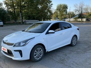 2020 Kia Rio IV, белый, 1200000 рублей, вид 1