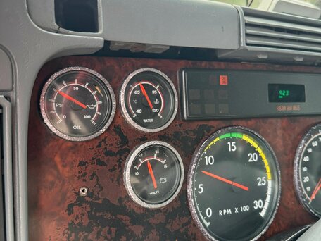 2000 Freightliner Century Class, белый, 1450000 рублей, вид 2