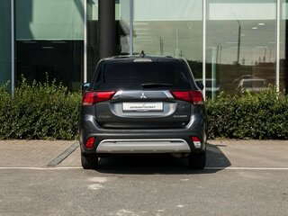 2018 Mitsubishi Outlander III Рестайлинг 3, серый, 1979000 рублей, вид 4
