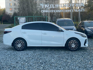 2019 Kia Rio IV, белый, 1179000 рублей, вид 4