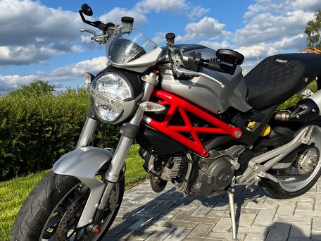 2009 Ducati Monster 1100, серый, 750000 рублей, вид 1