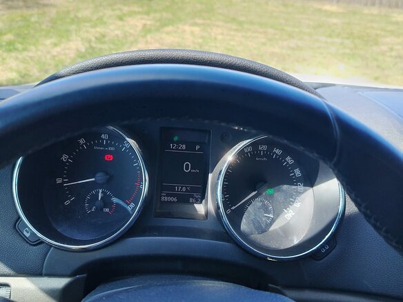 2014 Skoda Yeti I Рестайлинг, белый, 825000 рублей - вид 10
