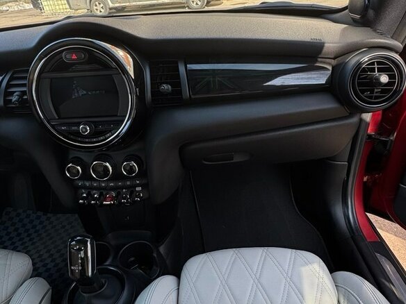 2020 Mini Hatch Cooper S III (F55/F56) Рестайлинг, красный, 2200000 рублей - вид 12