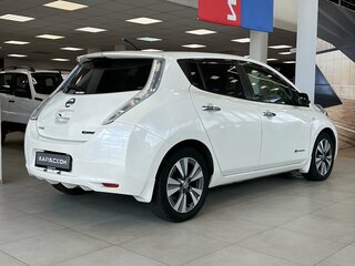 2012 Nissan Leaf (EM61) I (ZE0/AZE0), белый, 790000 рублей, вид 2