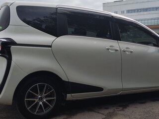 2020 Toyota Sienta II Рестайлинг, белый, 1699000 рублей, вид 4